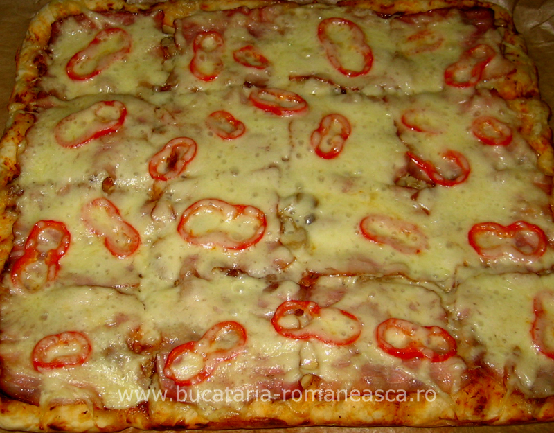 pizza cu bacon si ciuperci pizza cu bacon si ciuperci