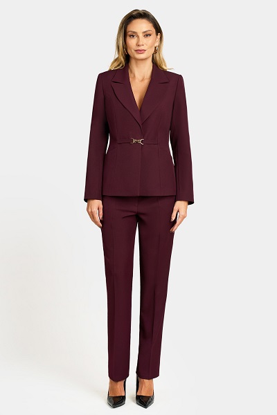 Compleuri dama elegante