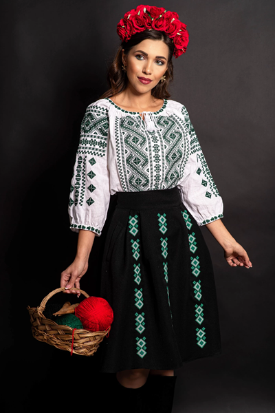 Ie dama alba Corina